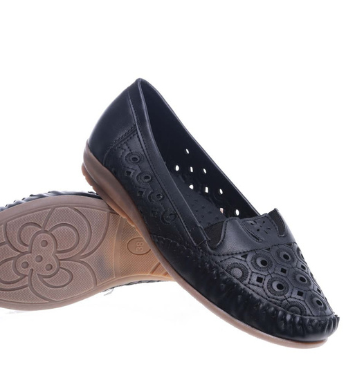 Ażurowe czarne wsuwane półbuty /A7-2 13643 T129/