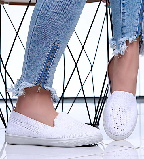 Materiałowe ażurowe białe wsuwane półbuty damskie /G9-3 15945 T136/