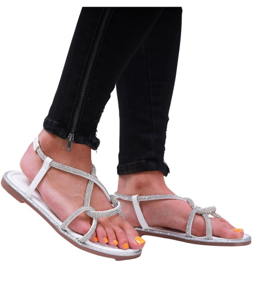 Białe płaskie sandały z cyrkoniami /E6-2 16380 G079/