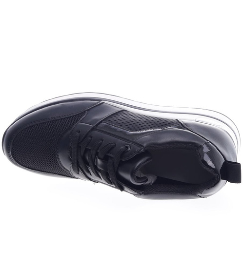 Ażurowe czarne sneakersy na niskim koturnie /F7-3 13230 T592/