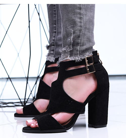 Czarne damskie sandały na słupku /D3-2 15926 T783/