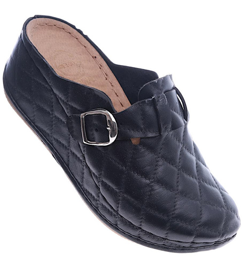 Czarne pikowane klapki na koturnie i platformie /B6-1 14096 T135/