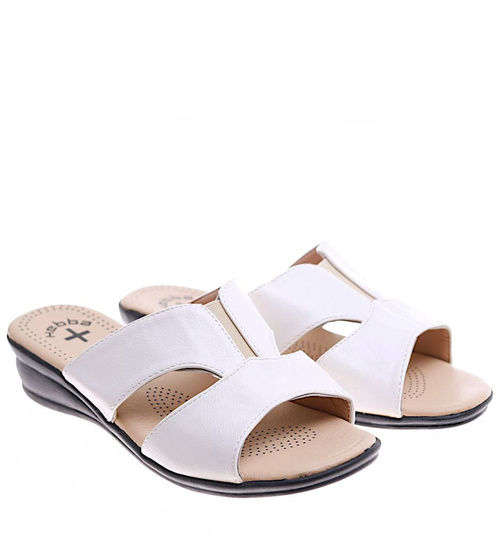 Białe klapki damskie na niskim obcasie /C5-1 16298 T181/