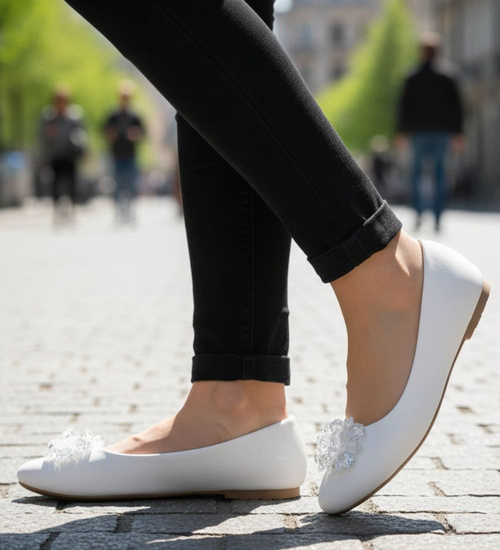 Białe baleriny damskie z kamieniami OST464