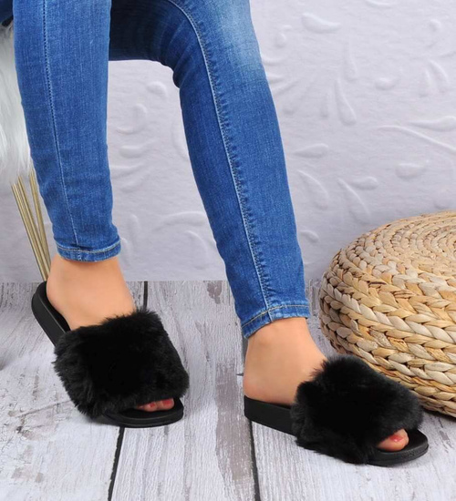 Czarne damskie klapki z futerkiem /G3-3 4519 S109/
