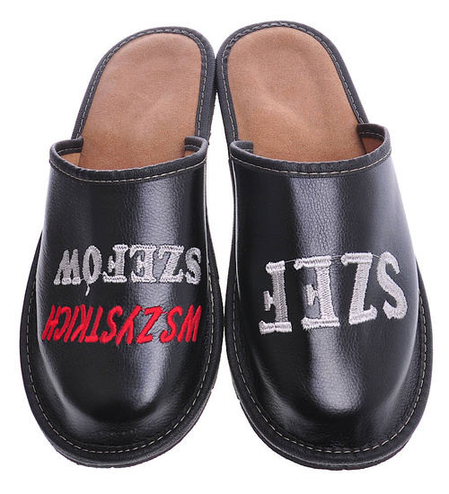 Kapcie na prezent SZEF WSZYSTKICH SZEFÓW CZARNE /E5-1 6643 S199/