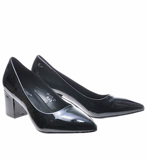 Czarne czółenka damskie na słupku /A1-3 9682 S397/