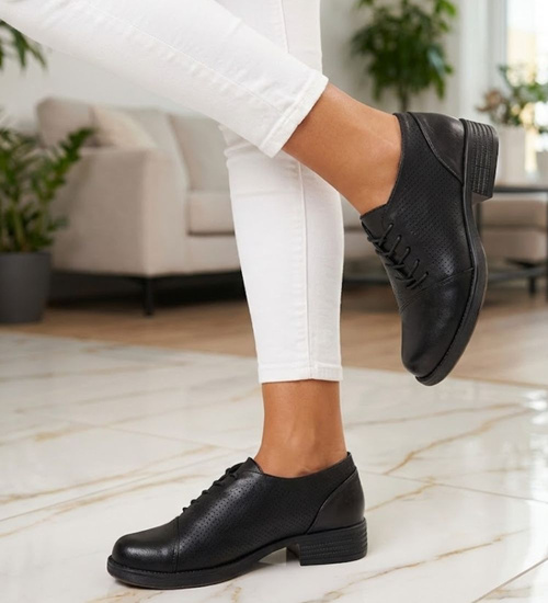 Czarne ażurowe damskie półbuty trzewiki /E10-2 16237 G189/