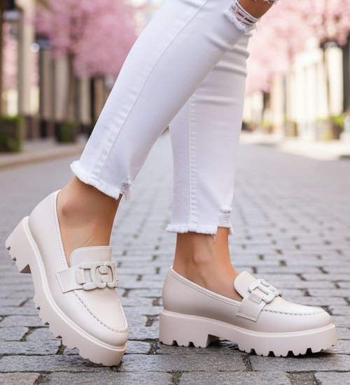 Wsuwane beżowe loafersy damskie /E2-3 14642 T680/