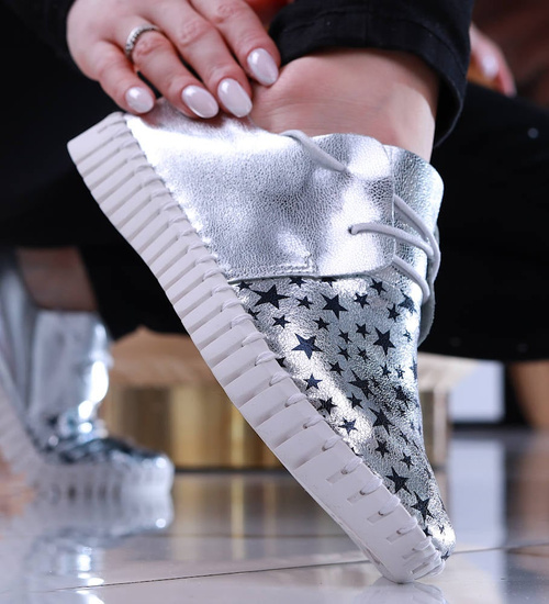 Sznurowane dziewczęce trampki z gwiazdkami Srebrne /G1-3 13808 T142/