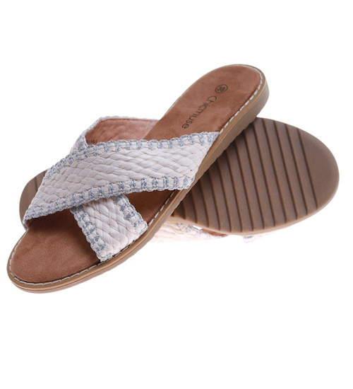 Białe klapki na płaskim obcasie /D9-3 17537 G186/