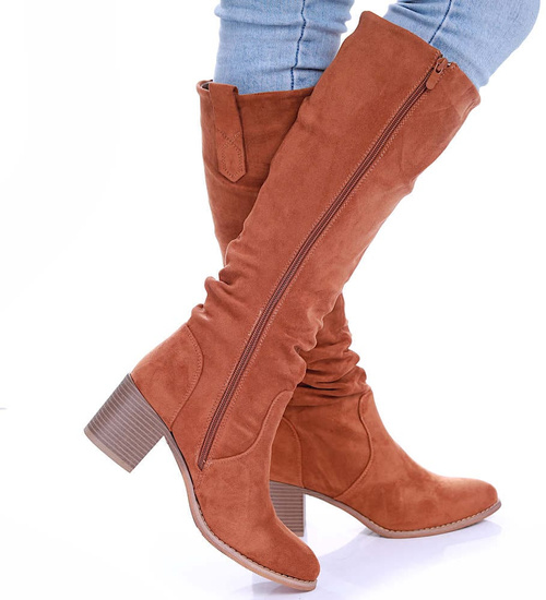 Brązowe kozaki damskie na obcasie /B2-3 17065 T480/