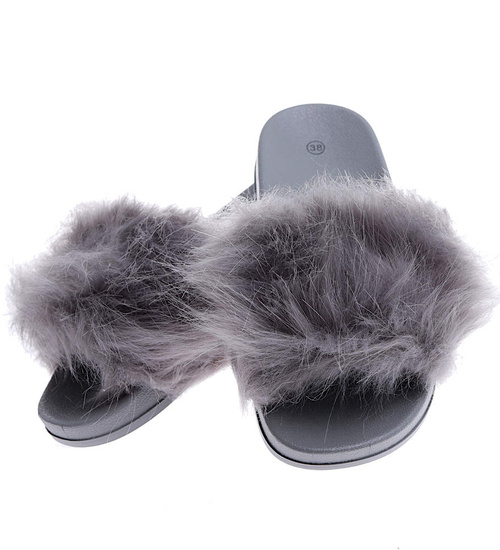 Szare damskie klapki z obfitym futerkiem /E1-3 15194 T199/