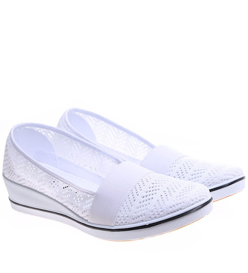 Białe koronkowe tenisówki na niskim koturnie /E3-2 15899 T256/