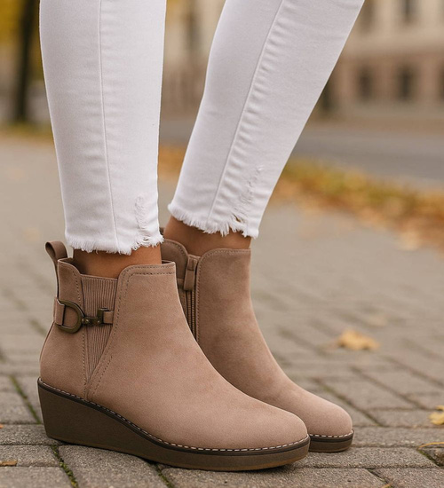 Zamszowe botki damskie na koturnie Beżowe /G2-2 18326 W480/