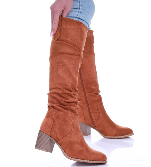 Brązowe kozaki damskie na obcasie /B2-3 17065 T480/