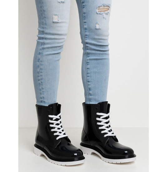 Sznurowane czarne kalosze damskie /E1-1 18071 T204/