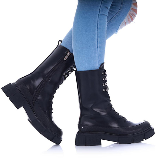 Wiązane czarne glany trapery na platformie /D8-3 17184 T312/