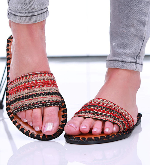 Płaskie klapki damskie z azteckim wzorem Black /B4-2 16354 G079/