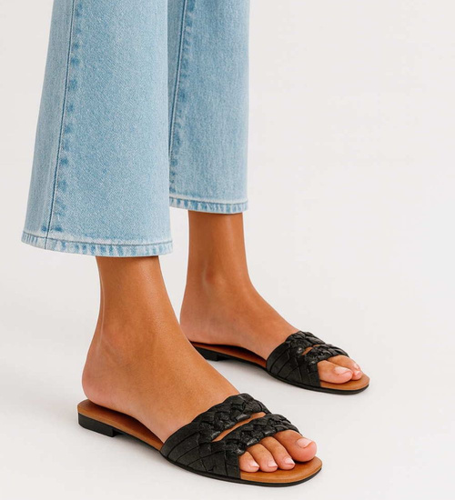 Czarne płaskie klapki damskie /B2-2 16173 T182/