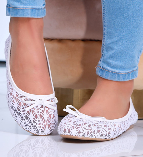 Białe balerinki z koronki /E5-2 16104 T182/