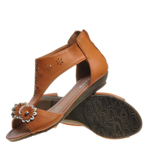 Camelowe dziecięce sandałki z kwiatkami /B4-2 4642 T006/