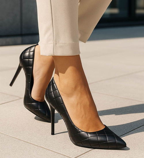 Czarne pikowane szpilki damskie ze szpicem /A4-1 13744 T197/