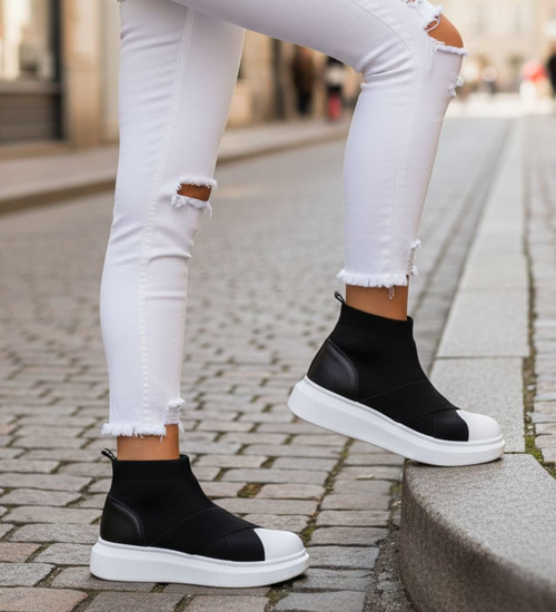 Wsuwane czarne trampki na platformie /D2-3 12358 S291/