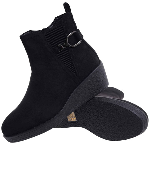 Zamszowe botki damskie na koturnie Czarne /A2-2 18325 W480/