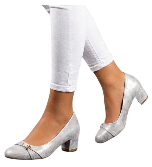 Srebrne czółenka na niskim obcasie /B5-2 12233 T492/