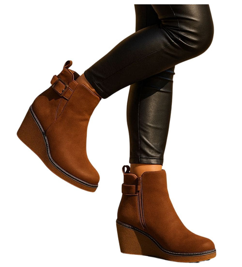 Karmelowe botki damskie na koturnie /D2-1 18352 W385/