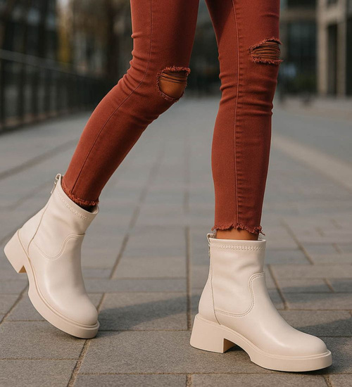 Beżowe botki na niskiej platformie /B3-2 18210 W212/