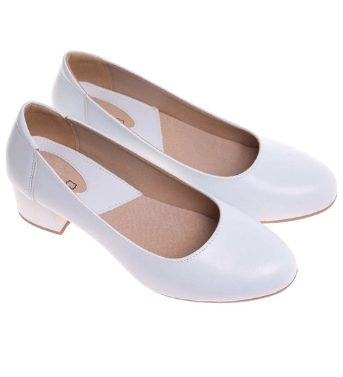 Białe czółenka na niskim obcasie /A4-2 18052 T284/