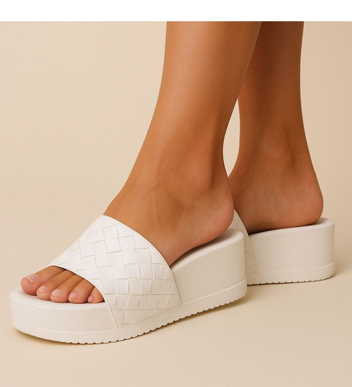 Plażowe białe klapki damskie na platformie /A6-2 17925 T191/