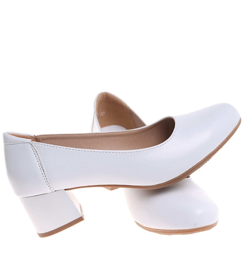 Białe czółenka na niskim obcasie /A4-2 18052 T284/