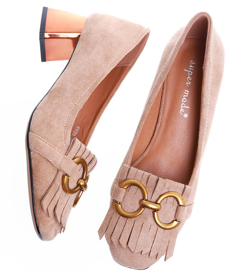 Beżowe czółenka na niskim obcasie /B7-2 15461 T297/