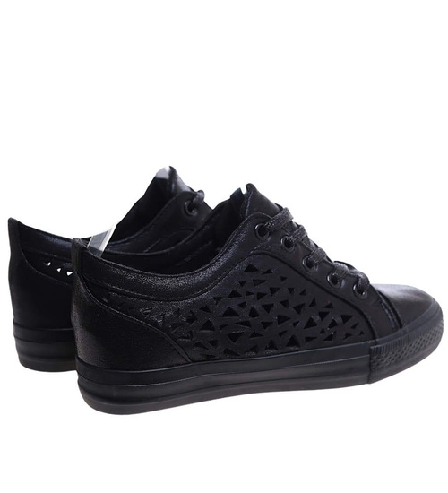 Czarne ażurowe trampki na koturnie /E3-1 17201 G6/