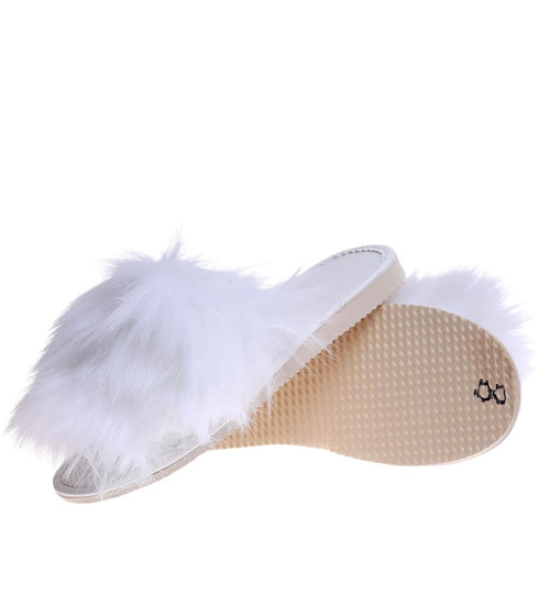 Białe klapki z efektownym futerkiem /F5-1 3824 S197/