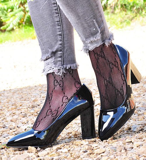 Lakierowane czarne czółenka na słupku /F9-2 12665 T496/