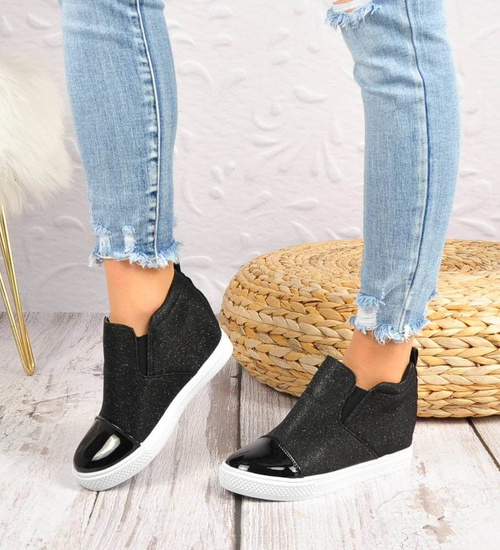 Dziewczęce trampki na niskim koturnie CZARNE /C1-3 4300 S174/