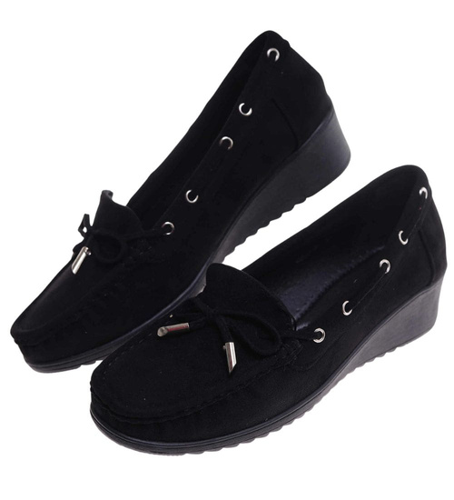 Czarne czółenka na niskim koturnie /G11-2 18221 W233/