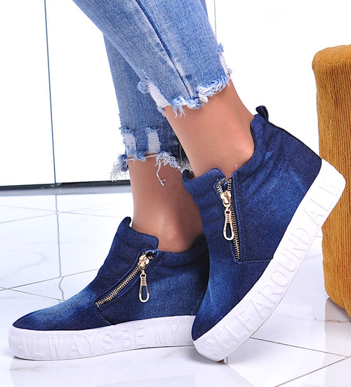 Jeansowe granatowe trampki na niskim koturnie /D2-2 12418 T292/