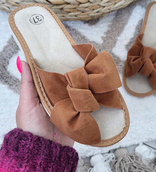 Skórzane domowe klapki z kokardą Brązowe /C6-1 8598 S194/