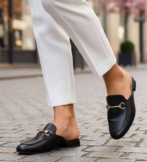 Letnie czarne klapki płaskie /B5-2 14173 T138/