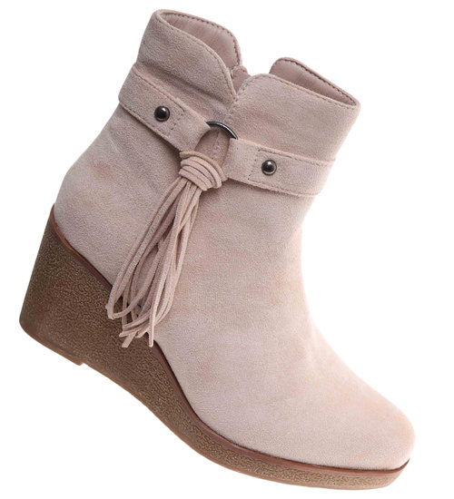 Beżowe zamszowe botki damskie na koturnie /G13-2 18212 T331/