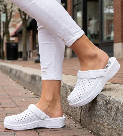 Wodoodporne białe kryte klapki damskie /F3-1 15545 S189/