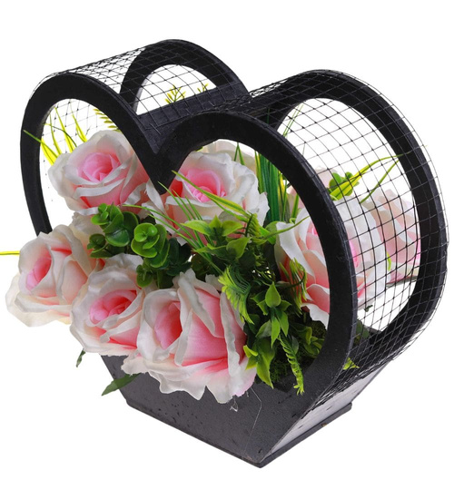 Kompozycja kwiatowa- biało różowe róże w dużym czarnym sercu /Komp109 P424/