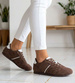 Czekoladowe sneakersy damskie zamszowe /B4-3 18799 W282/