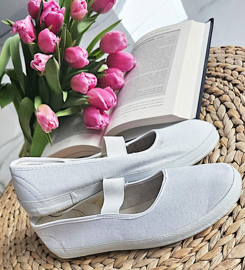 Baleriny tenisówki wsuwane białe czeszki /G6-1 15528 T4-3/