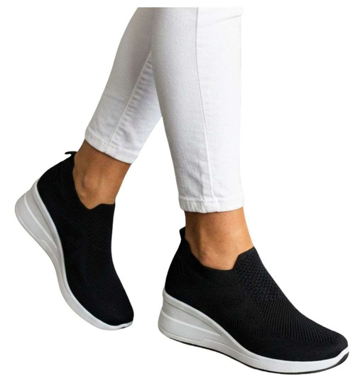 Czarne wsuwane trampki na koturnie /G2-2 18660 T112/